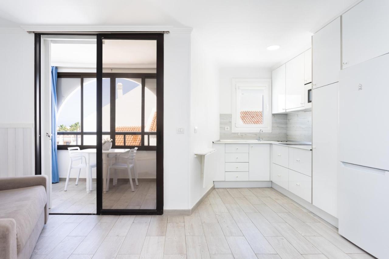 Classbnb - 3 Apartments 50M From The Las Americas Promenade أرونا المظهر الخارجي الصورة