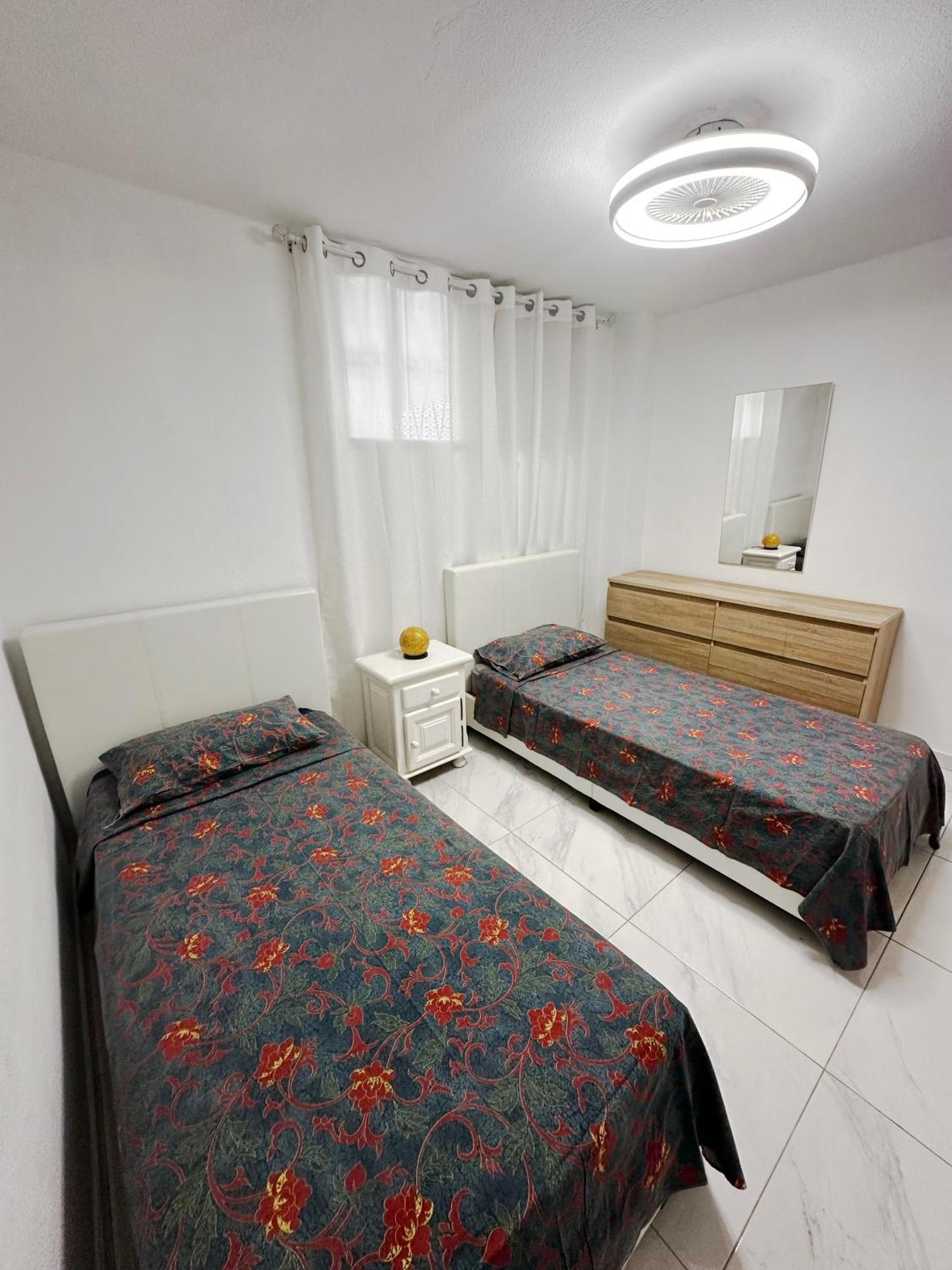 Classbnb - 3 Apartments 50M From The Las Americas Promenade أرونا المظهر الخارجي الصورة